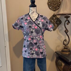 SB Scrubs Top Short Sleeve Gray and Pink Heart Patterned